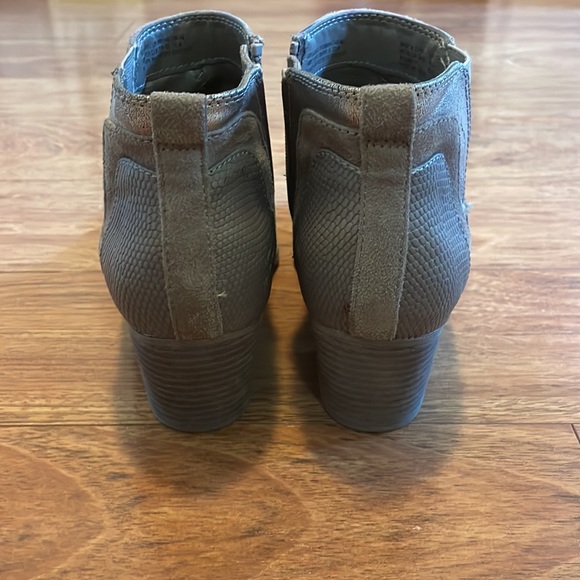 Ankle booties “Faded Glory” size 6 - Picture 4 of 7